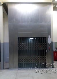 油壓式多節缸直接式不鏽鋼型剪刀門客貨電梯(外觀不鏽鋼鈑)